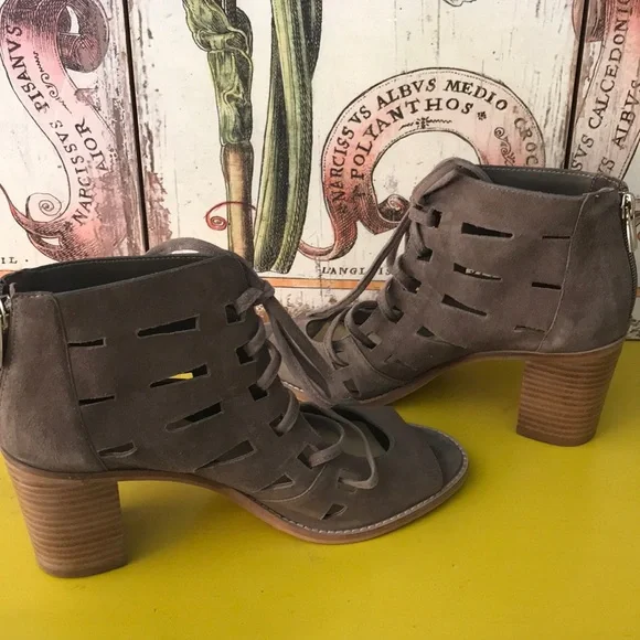 EXCELLENT COND VINCE CAMUTO TRESSA PEEP TOE SZ 8 - Picture 3 of 8